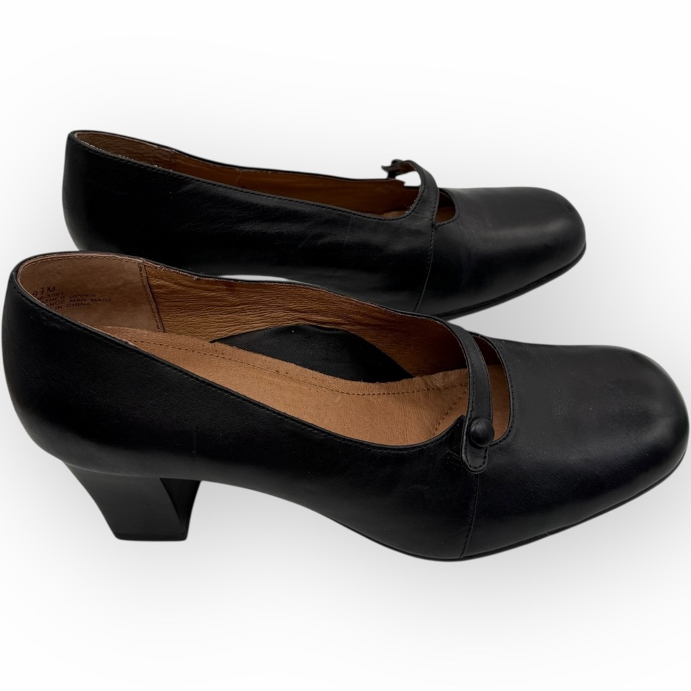 Strictly Comfort Black Leather Women's‎ chunky Heels Strap Button 9.5M